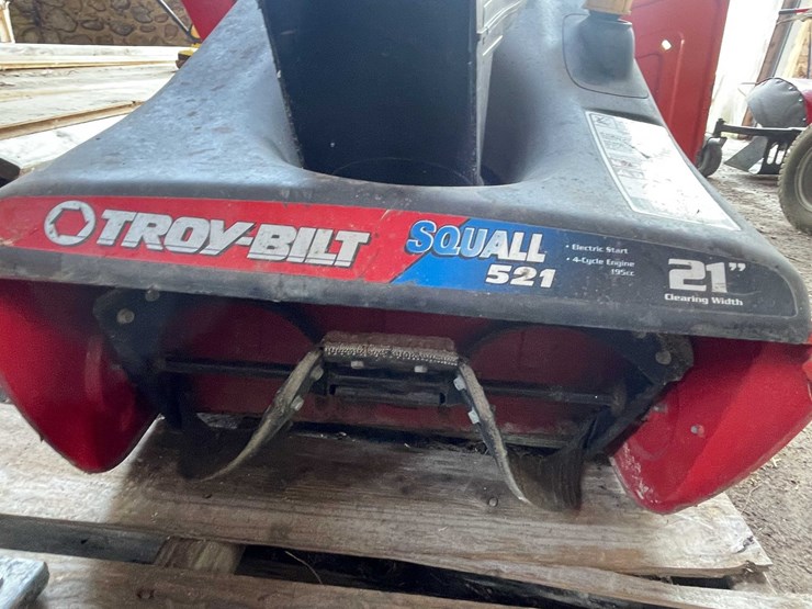 #7412-•-troy-built-snow-blower-image-2