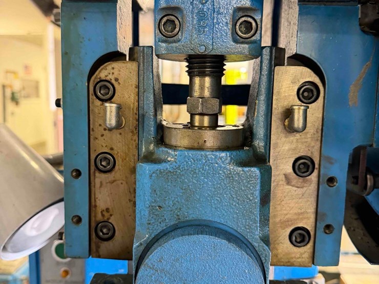 kenco-10-vertical-press-image-3