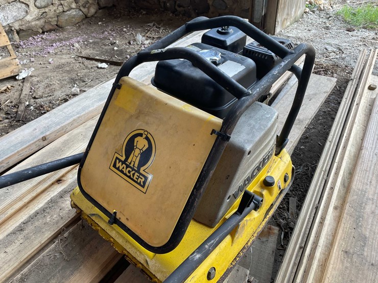 #7415-•-wacker-plate-compactor-image-2
