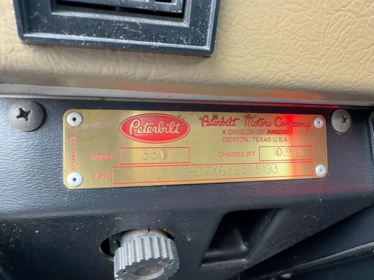 2000-peterbilt-330-image-36