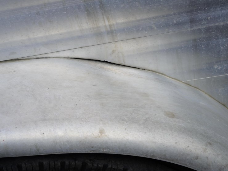 #142-•-1999-exiss-3-slant-aluminum-6-horse-capacity-trailer-image-51