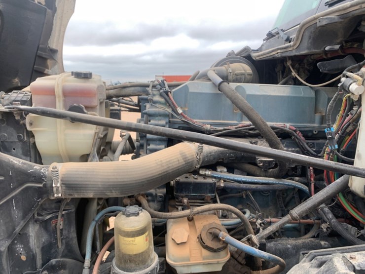 2008-freightliner-columbia-120-image-7