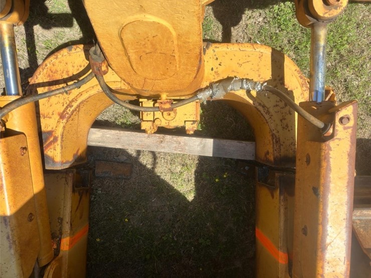 2006-caterpillar-d6n-lgp-image-22