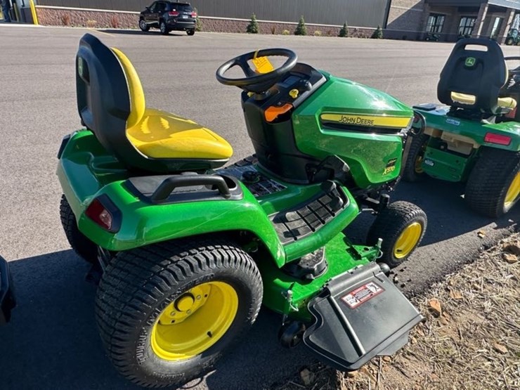 2024-john-deere-x570-image-3