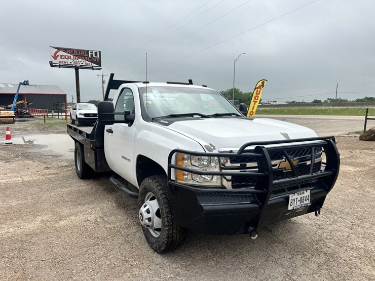 2013-chevrolet-3500hd-image-3
