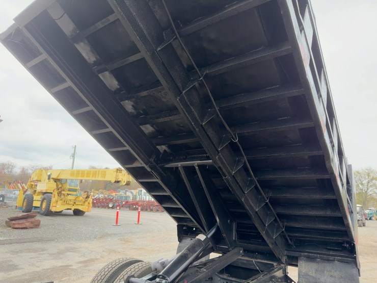 2016-international-7400-image-13