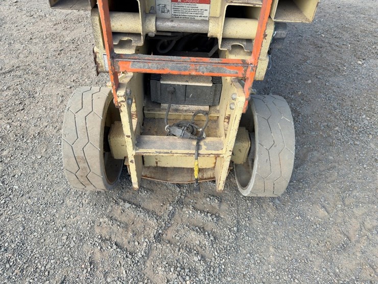 2010-jlg-2630es-image-8