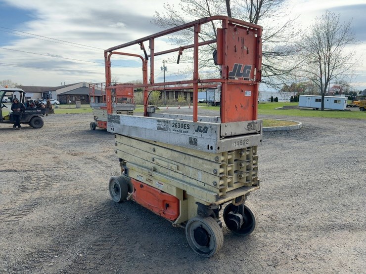 2010-jlg-2630es-image-6