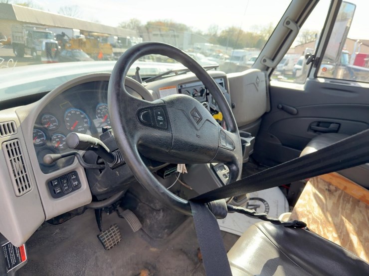 2013-international-7300-image-24