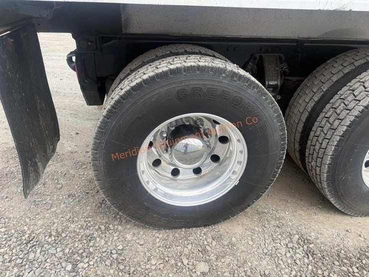 2014-freightliner-108sd-image-28