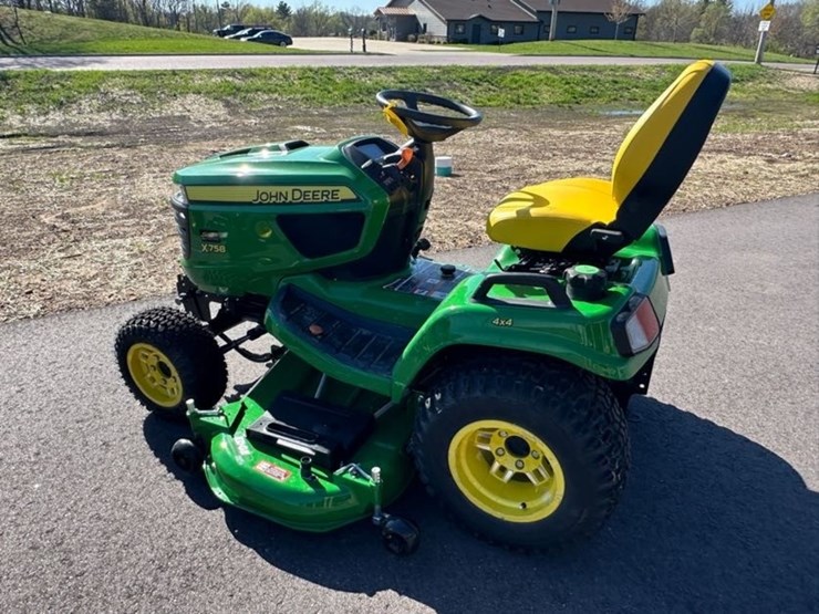 2022-john-deere-x758-image-2