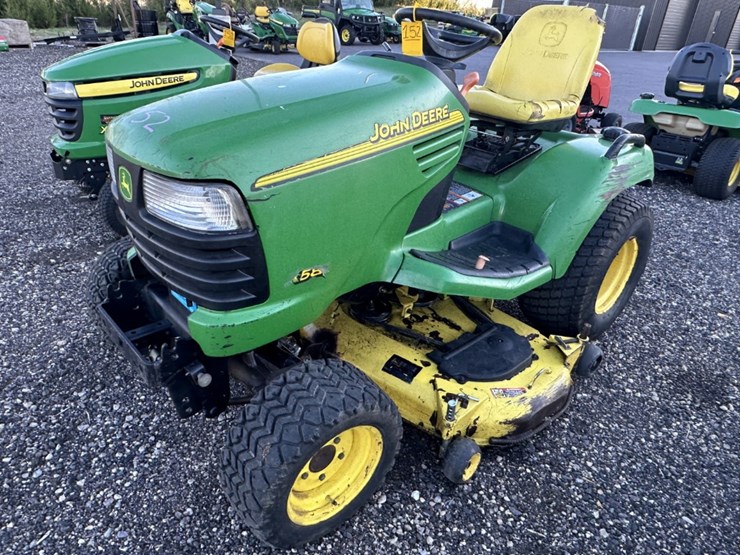 john-deere-x585-image-1