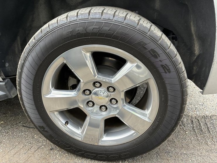 2017-chevrolet-tahoe-lt-image-5