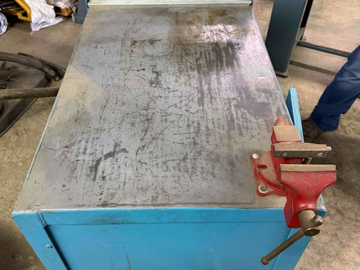 rolling-metal-cabinet-w/-vise-image-3