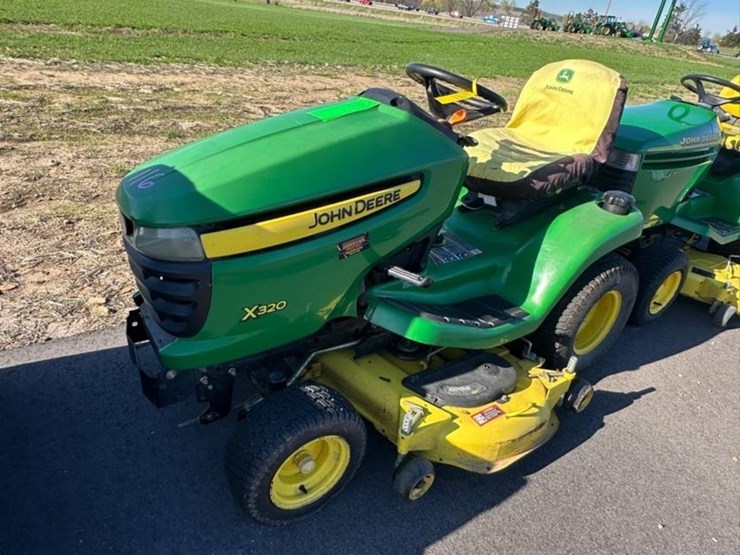 2006-john-deere-x320-image-1