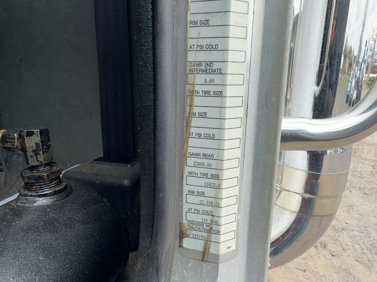 2000-peterbilt-330-image-34