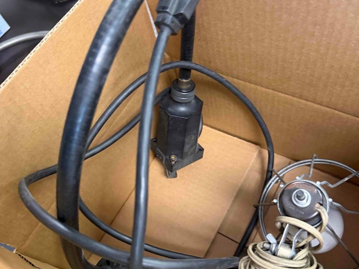 lamps-&-lights-w/-hose-clamps-image-3