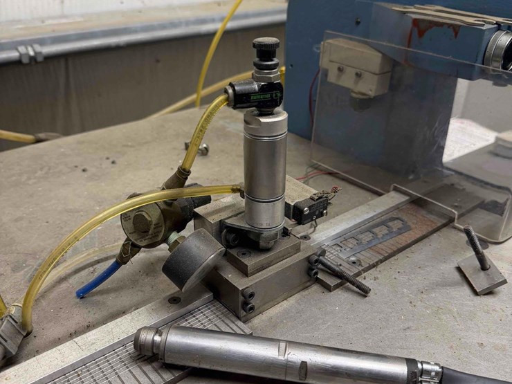 assembly-machine-w/-many-extras-image-4
