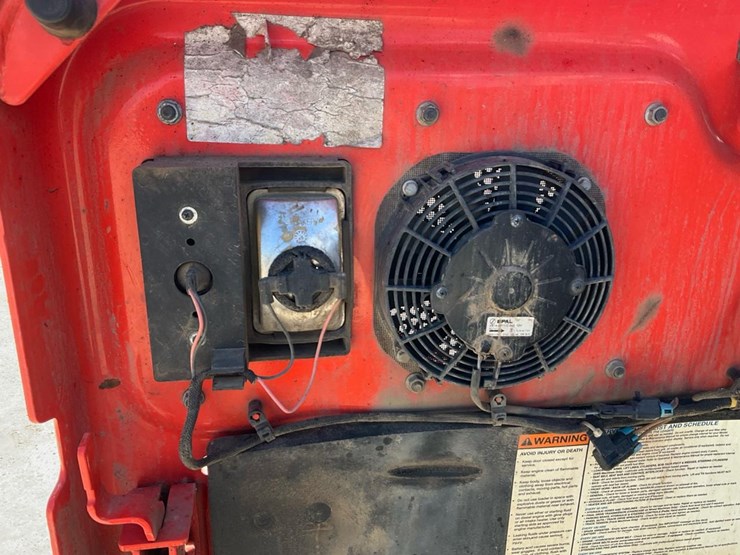 2021-bobcat-t870-image-33