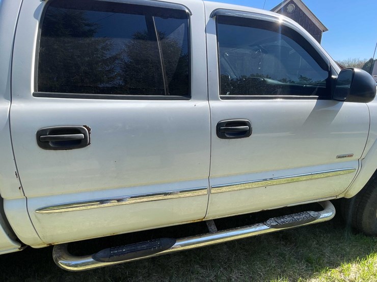 #7046-•-2005-chevrolet-duramax-(has-wi-title)-image-23