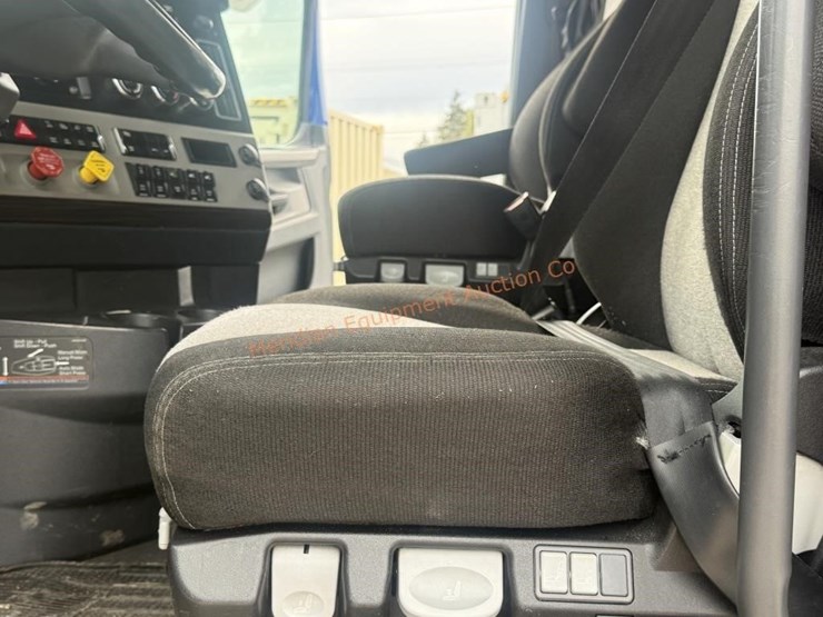 2020-freightliner-cascadia-113-image-41