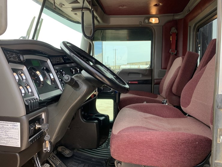 2013-kenworth-t800-image-16