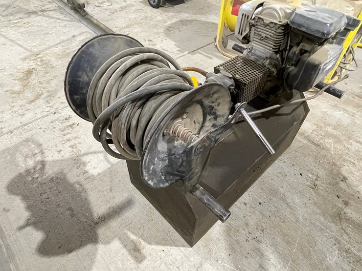 #5030-•-duraform-gas-powered-sprayer-unit-with-hose-reel-image-5