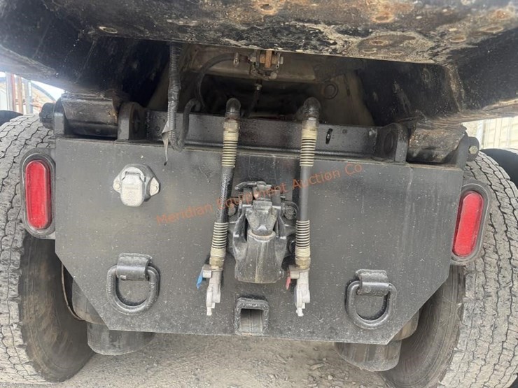 2014-freightliner-108sd-image-26