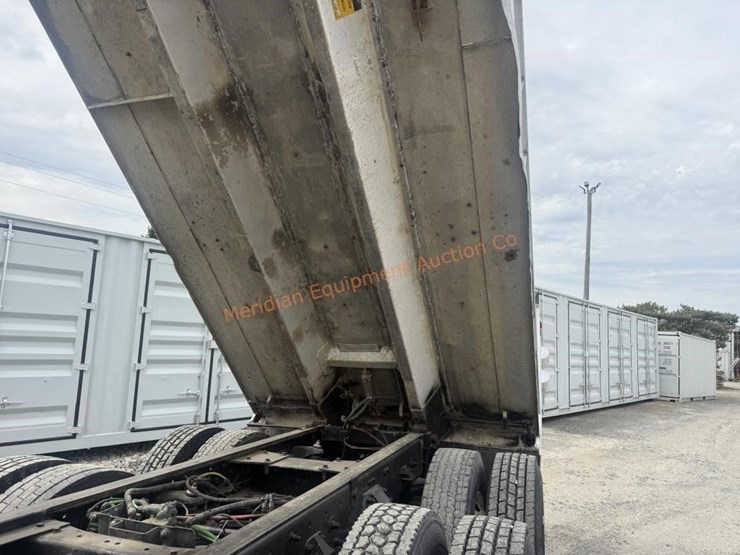 2014-freightliner-108sd-image-51