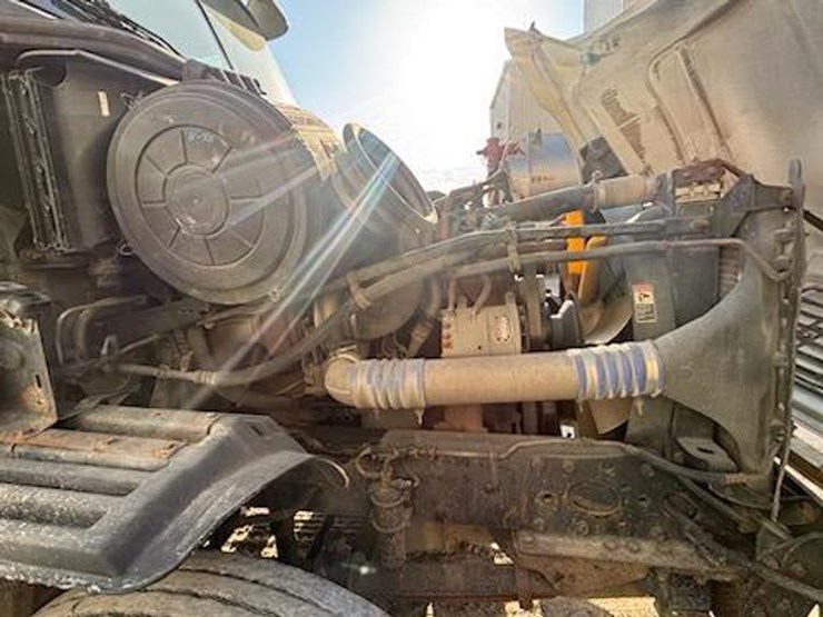 #139-•-2006-freightliner-columbia-day-cab-semi-truck-image-7