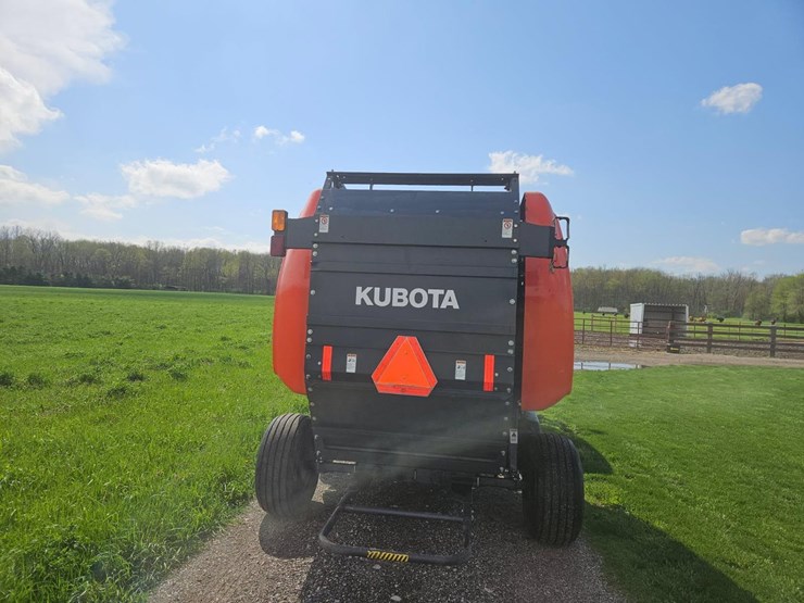 #145-•-2017-kubota-bv4160f-round-baler-image-3