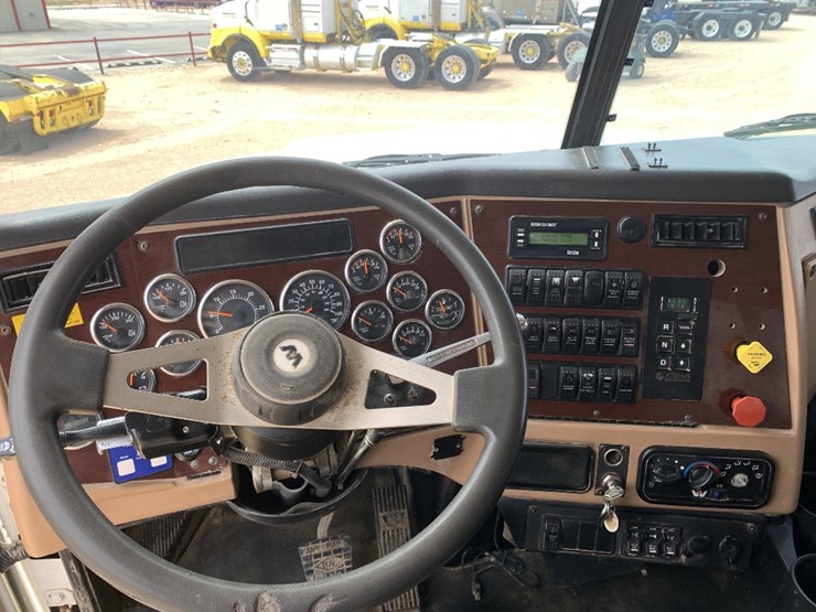 2012-western-star-4900-image-11