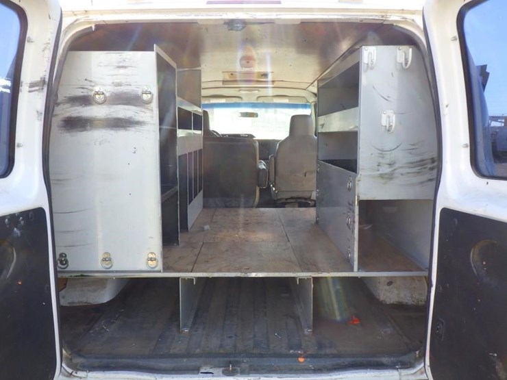 2011-ford-econoline-350-image-8