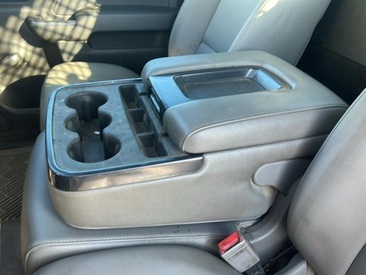 2017-chevrolet-silverado-3500hd-image-22