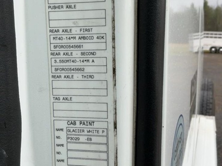 #137-•-2009-volvo-isx-semi-truck-image-16