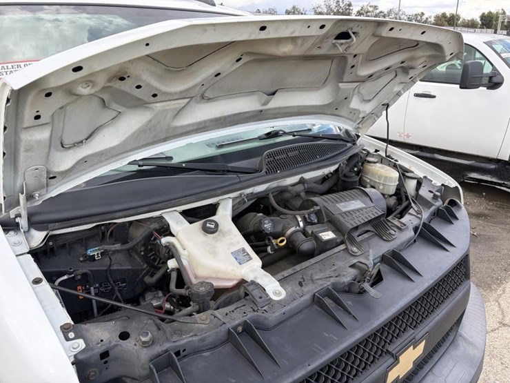 2017-chevrolet-express-2500-image-7