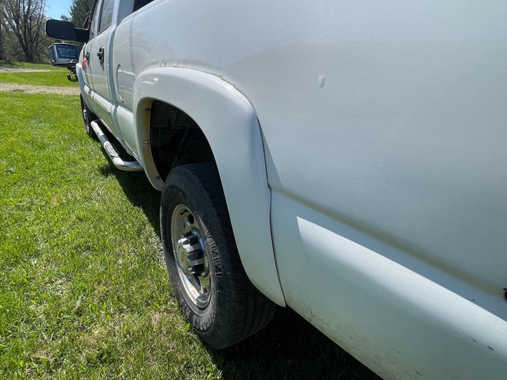 #7046-•-2005-chevrolet-duramax-(has-wi-title)-image-40