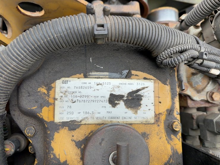 2000-peterbilt-330-image-9