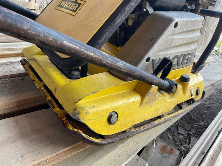 #7415-•-wacker-plate-compactor-image-3
