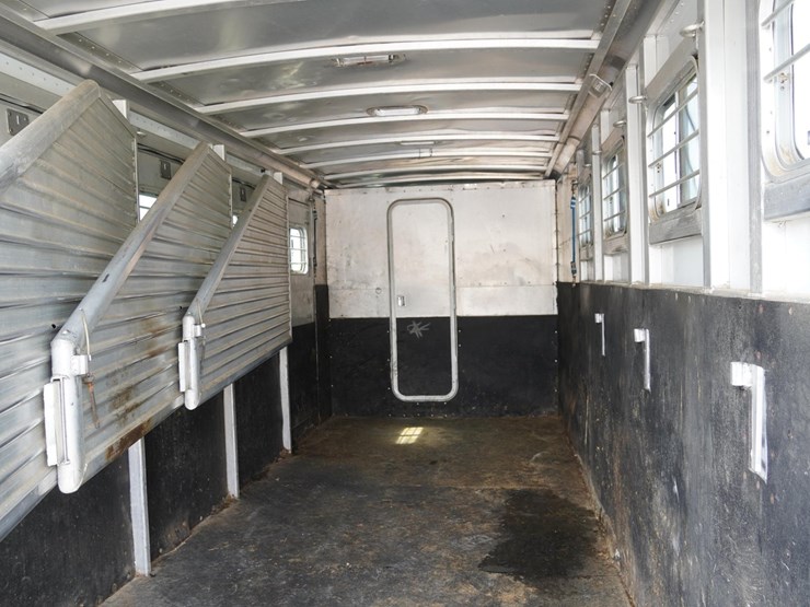 #142-•-1999-exiss-3-slant-aluminum-6-horse-capacity-trailer-image-59