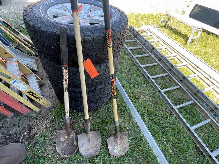 #7441-•-shovels-image-1