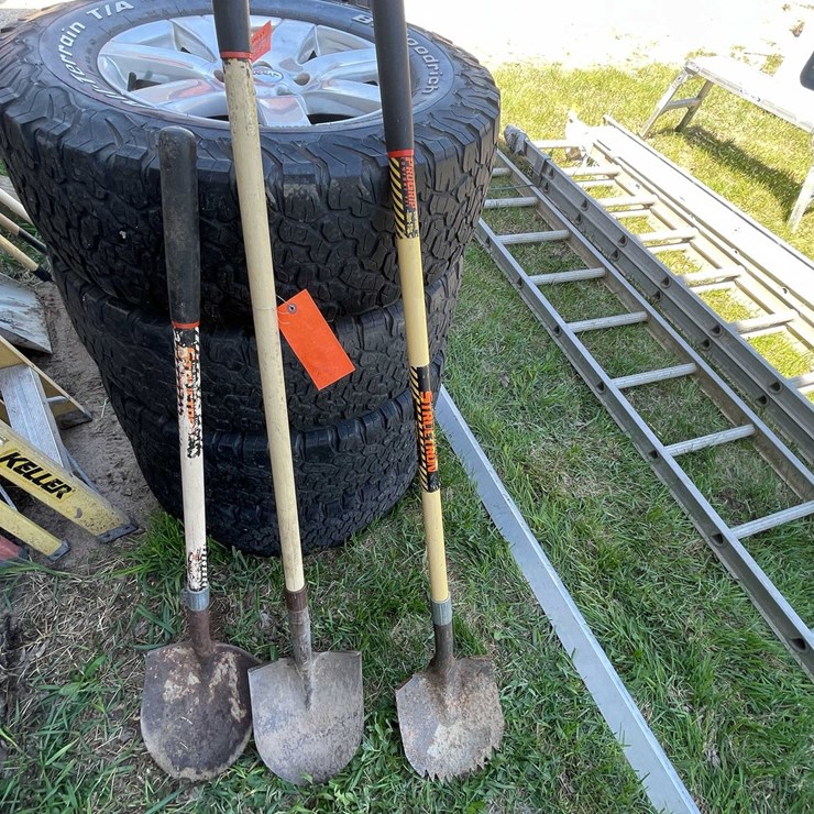 #7441 • Shovels