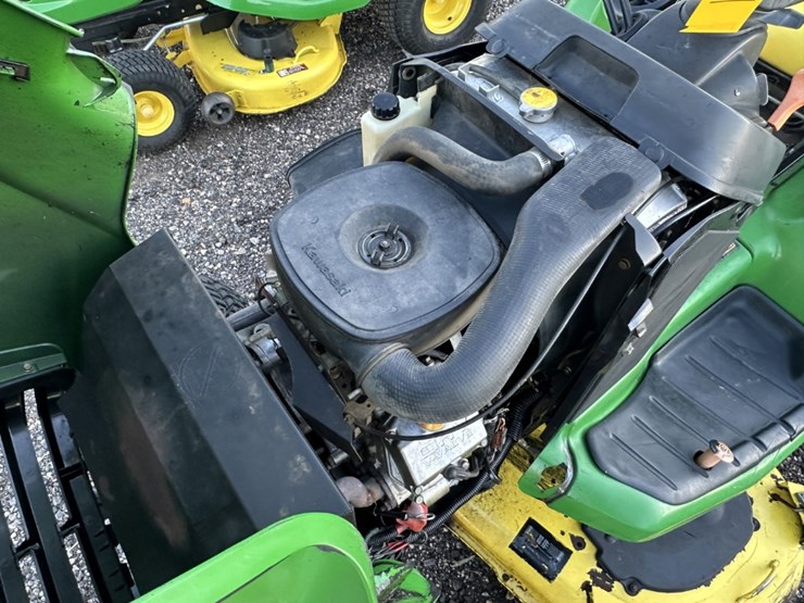 john-deere-x585-image-10