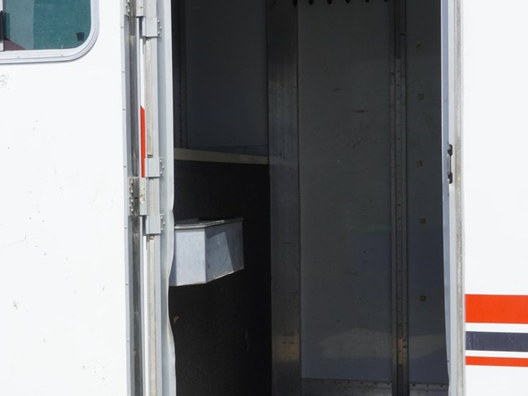 #142-•-1999-exiss-3-slant-aluminum-6-horse-capacity-trailer-image-23