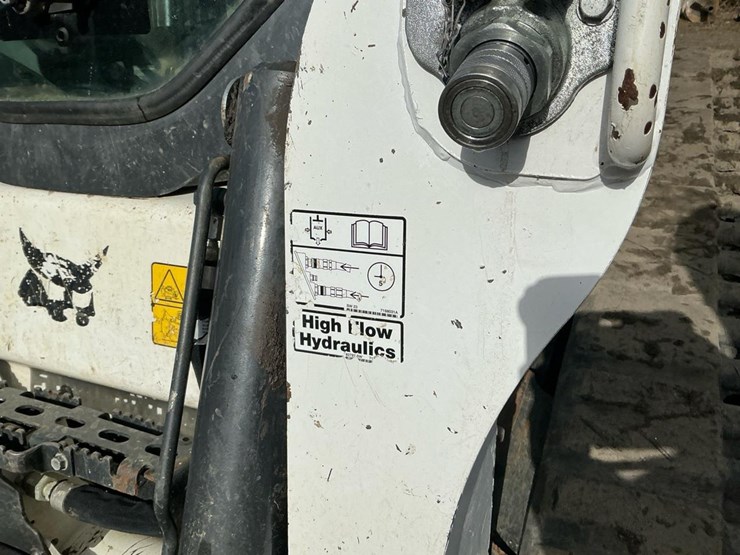 2024-bobcat-t770-image-40