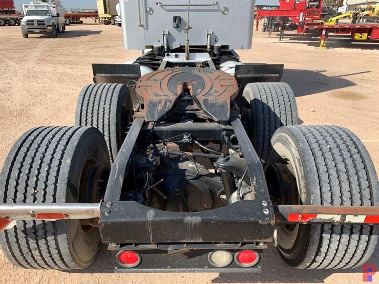 2013-peterbilt-388-image-3