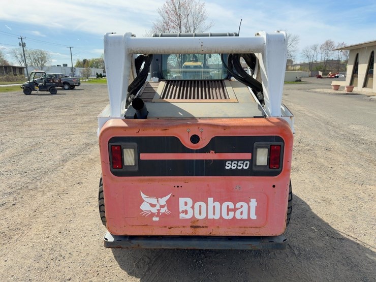 2015-bobcat-s650-image-4