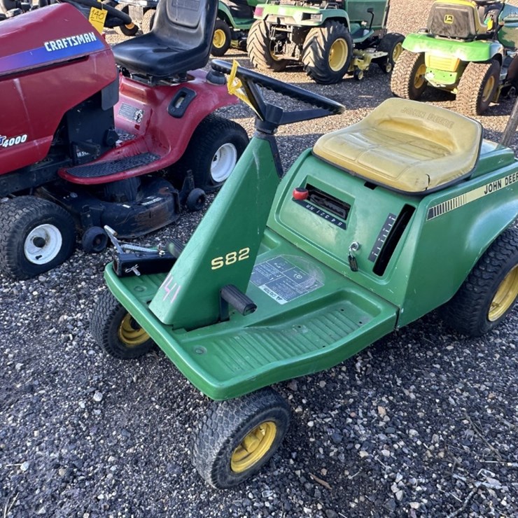 JOHN DEERE S82