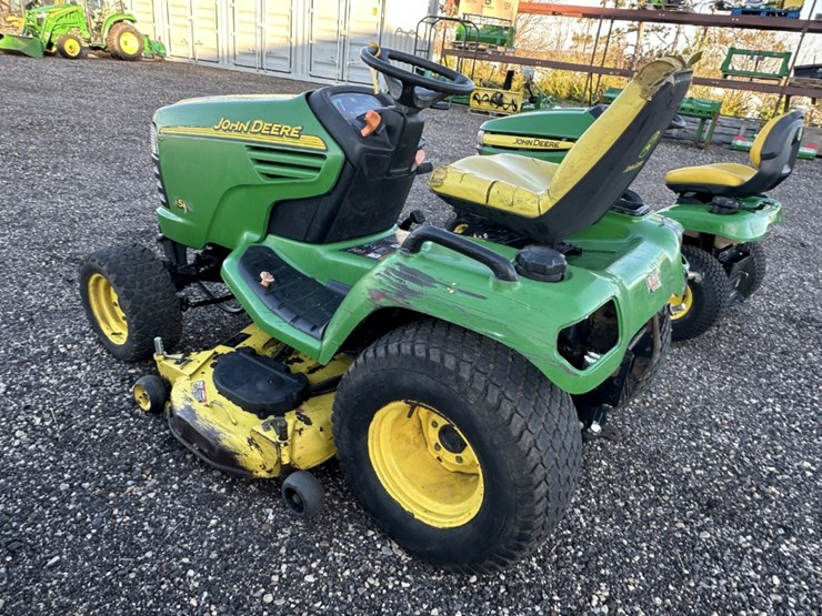 john-deere-x585-image-2