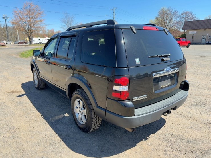 2007-ford-explorer-xlt-image-3